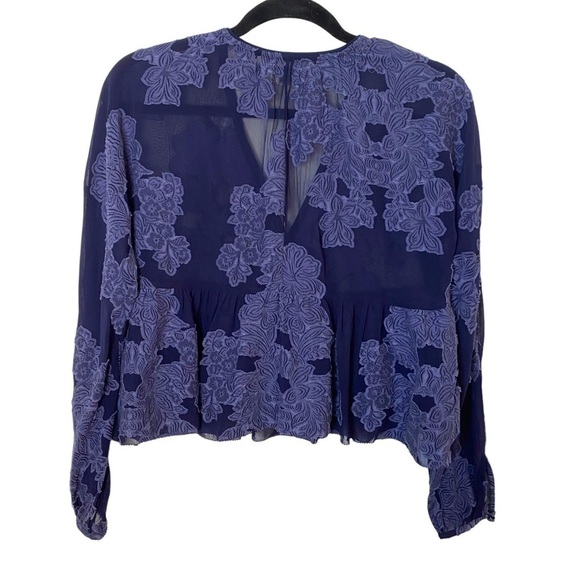 Wilfred by ARITZIA ‘Augustine’ Cropped Sheer Floral Embroidered Blouse - Picture 3 of 10